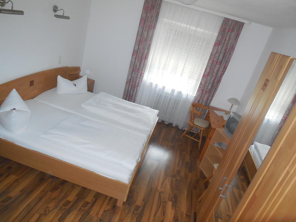 Hotel Garni Am Hechenberg Майнц Стая снимка